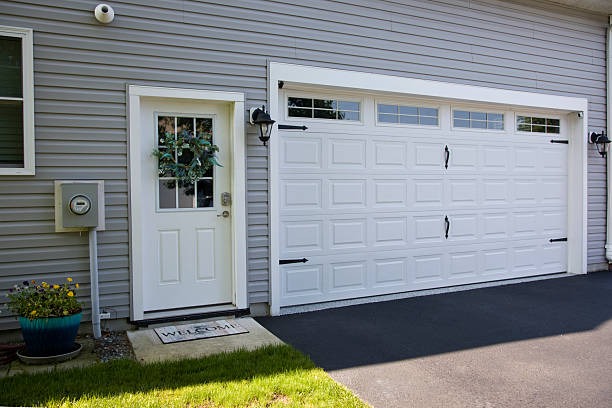 24/7 Emergency Garage Door Panel Replacement experts in Fort Denaud, FL